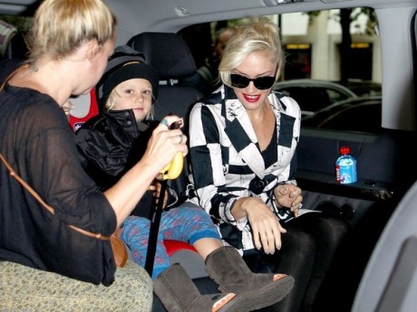 Gwen Stefani Arrives in London 3