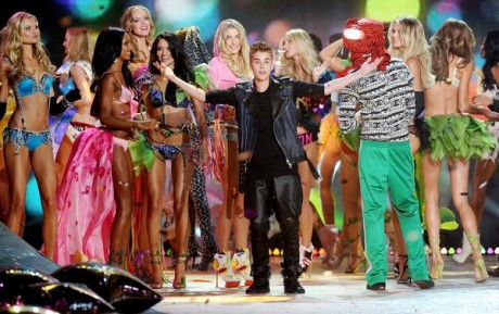Singer Justin Bieber celebrates during the finale of the 2012 Victoria's Secret Fashion Show
