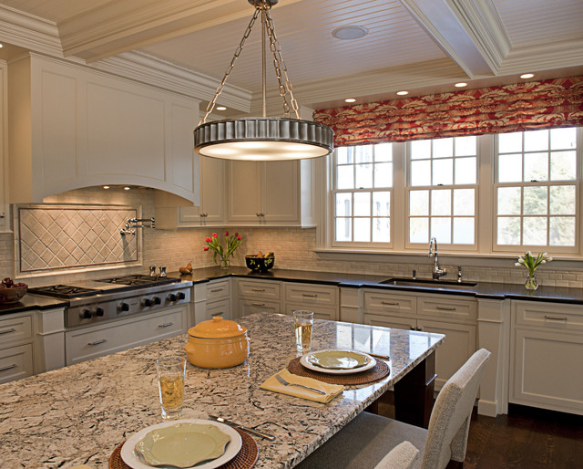 traditional kitchen tile