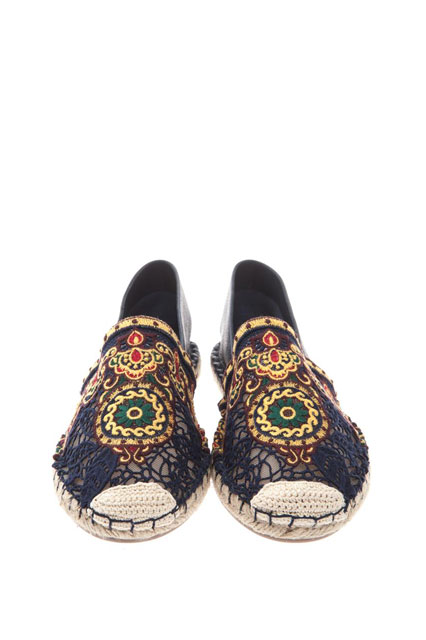 Why You Should Open Your Mind To Closed-Toe Shoes In Summer